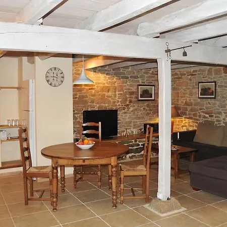 Дом отдыха De Combarel *