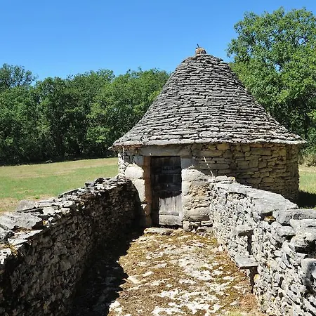 Дом отдыха De Combarel *