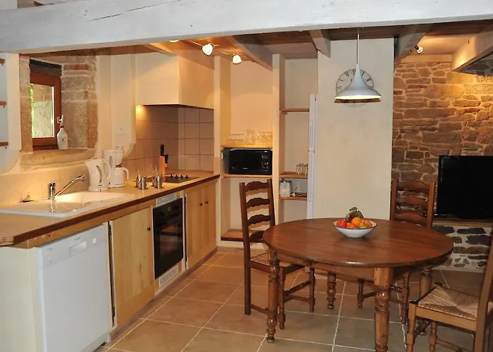 De Combarel Nyaraló *