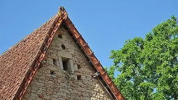 De Combarel Nyaraló *